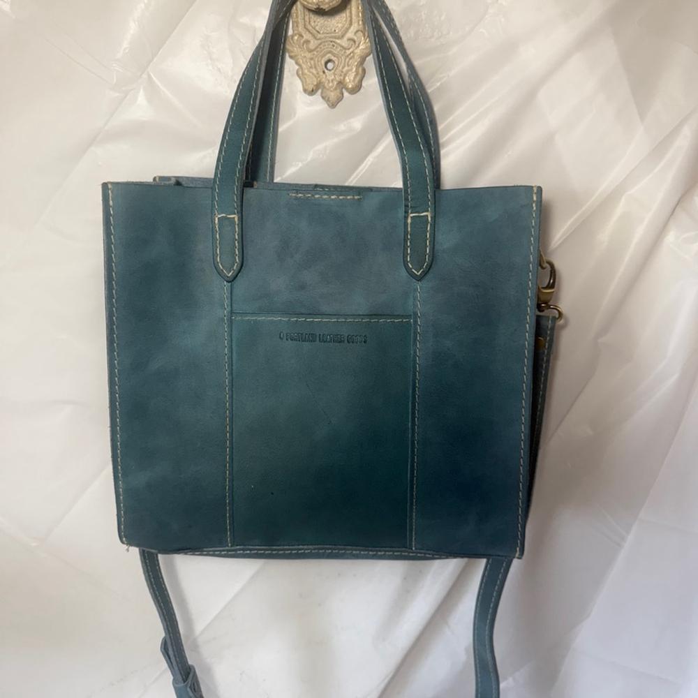Portland Leather Lola Crossbody Tote - Picture 14 of 16